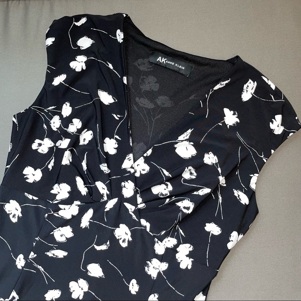 Anne Klein V-Neck Dress Black/White Floral Print Size M Polyester/Elastane